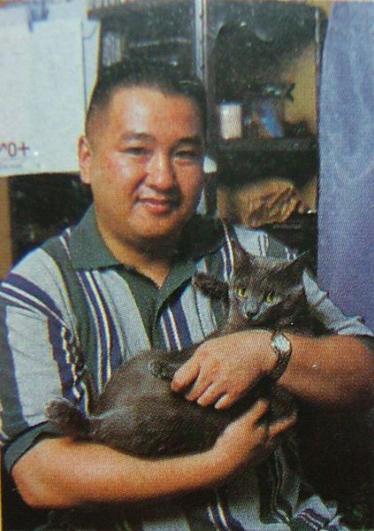 Файл:Такая Ёсики и одна из его кошек.jpg